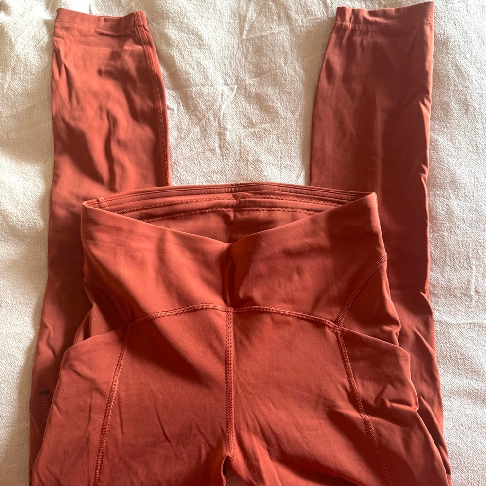 Lululemon Base Pace HR Tight 25" with pockets, size 6